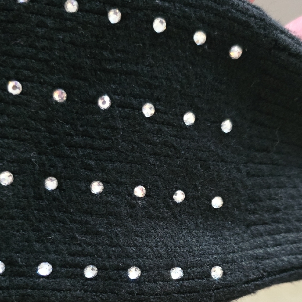 Black‎ Sweater with Rhinestones - Picture 4 of 5